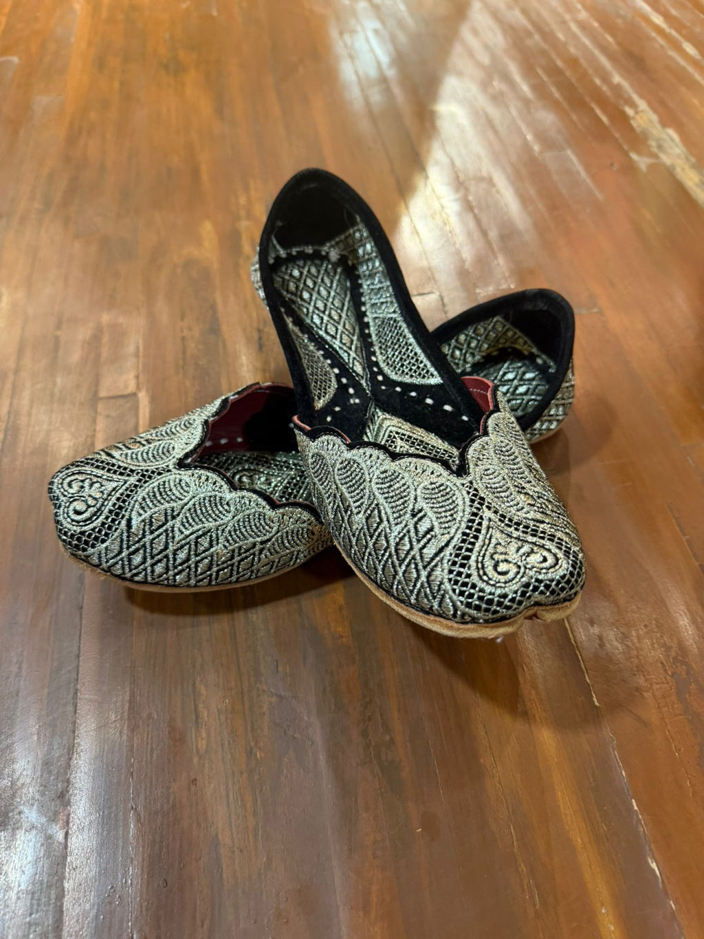 Midnight Gilded Jutti